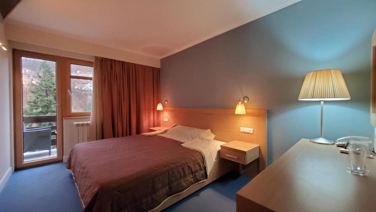 Hotel Park إيفانييتسا المظهر الخارجي الصورة
