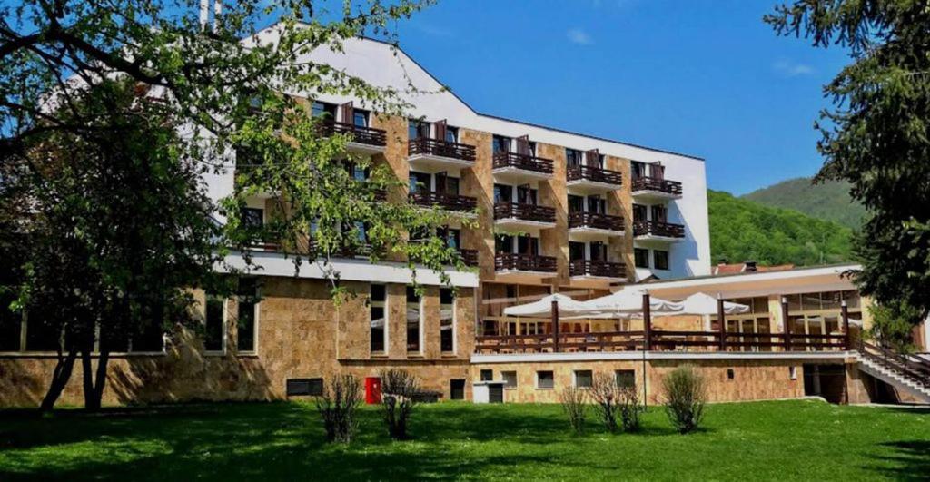 Hotel Park إيفانييتسا المظهر الخارجي الصورة