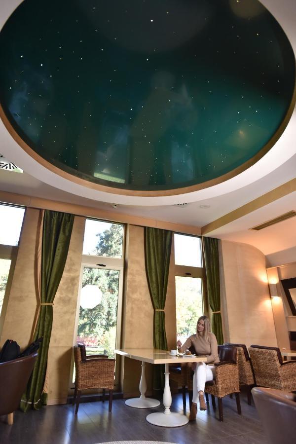 Hotel Park إيفانييتسا المظهر الخارجي الصورة