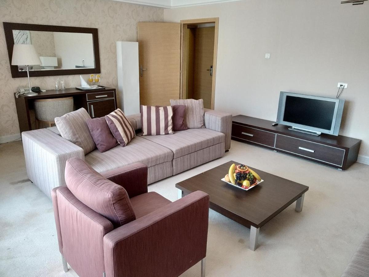 Hotel Park إيفانييتسا المظهر الخارجي الصورة