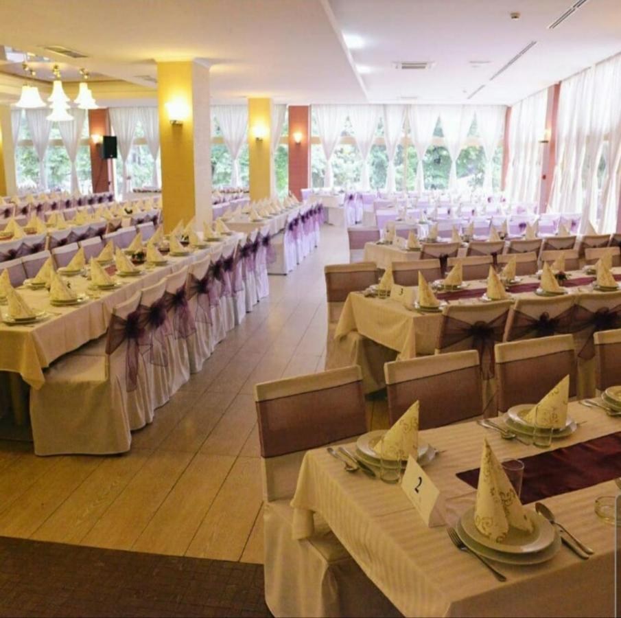 Hotel Park إيفانييتسا المظهر الخارجي الصورة